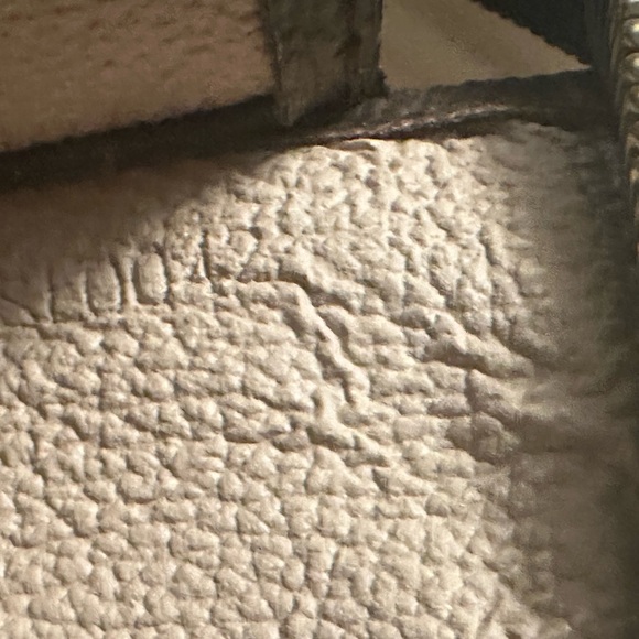 Price Drop!! 💯% Authentic Louis Vuitton Toiletry 26✨ - Picture 7 of 8